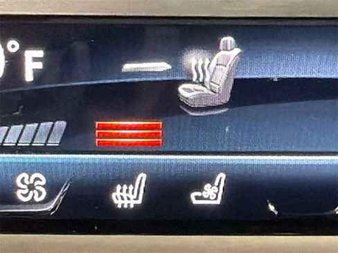 Used 2020 BMW 740i w/ M Sport Package image 32