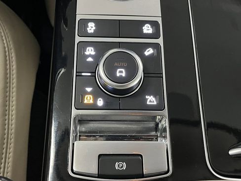 Used 2018 Land Rover Range Rover HSE AWD/4WD image 12