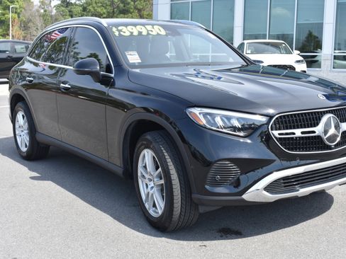 Used 2023 Mercedes-Benz GLC 300 4MATIC image 3