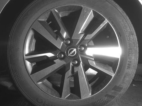 Used 2025 Nissan Versa SV image 14