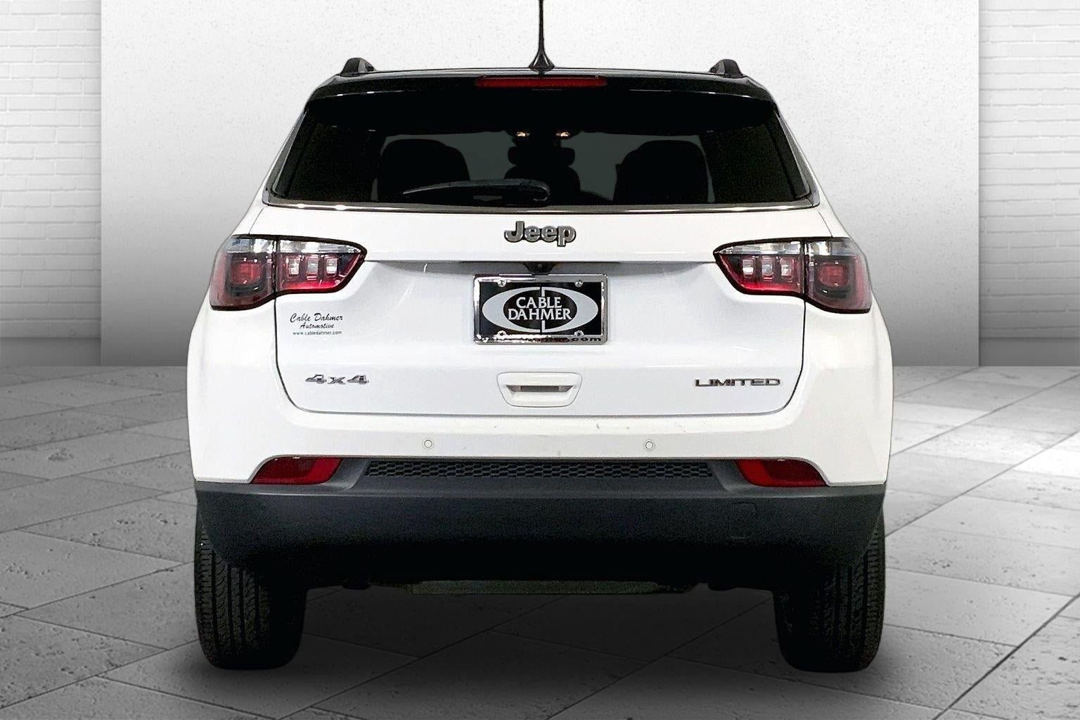 Used 2025 Jeep Compass Limited AWD/4WD image 3