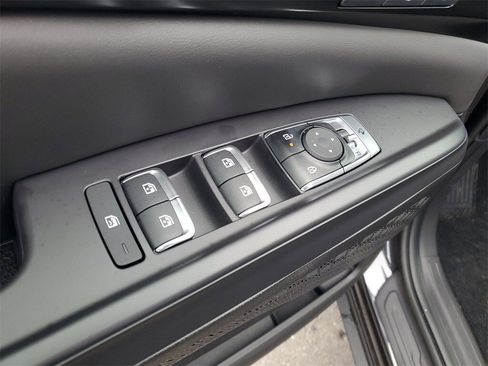 New 2026 Kia Carnival SX image 9