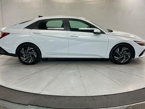 Used 2025 Hyundai Elantra SEL FWD image 6