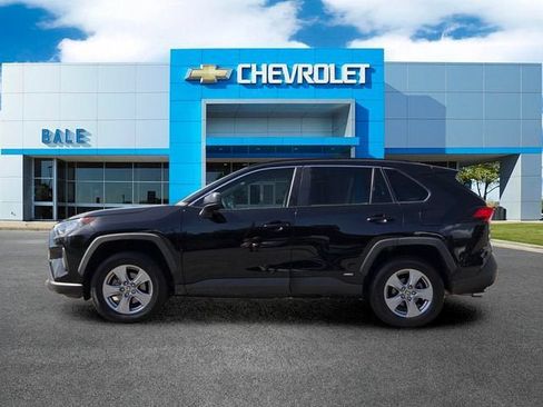 Used 2022 Toyota RAV4 LE AWD/4WD image 6