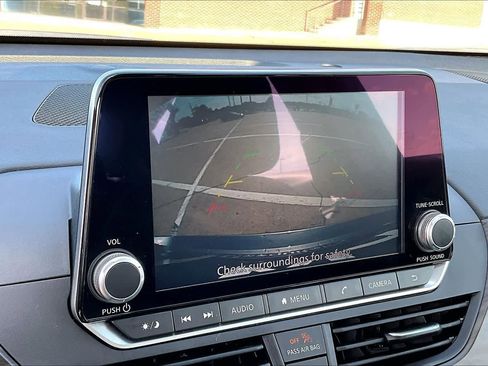 Used 2025 Nissan Altima 2.5 SV FWD image 24