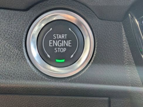 Used 2025 Chevrolet Traverse LT image 25