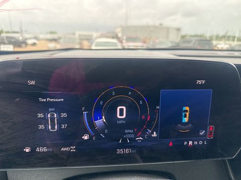 Used 2025 Chevrolet Traverse LT image 42