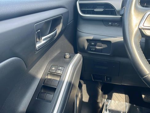 Used 2021 Toyota Highlander XLE image 13