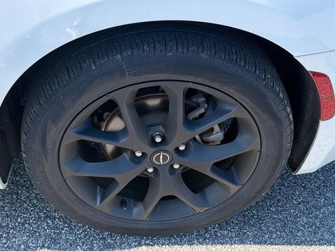 Used 2025 Chrysler Pacifica Limited FWD image 12