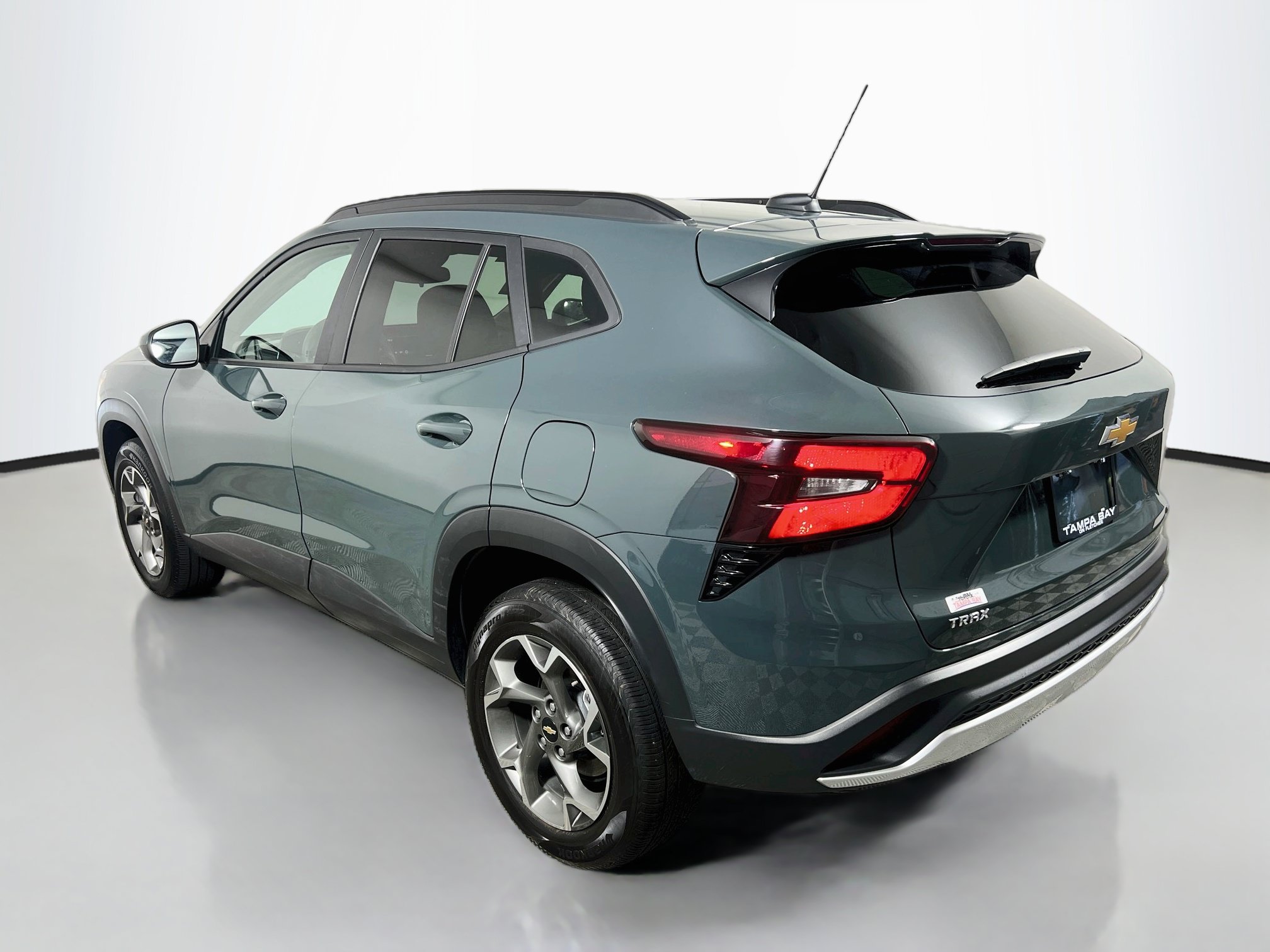Used 2025 Chevrolet Trax LT FWD image 8