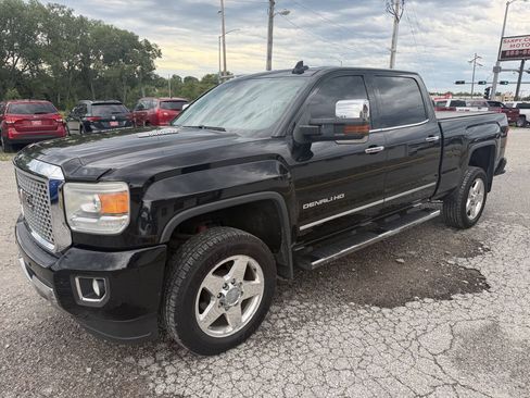 Used 2015 GMC Sierra 2500 Denali w/ Duramax Plus Package AWD/4WD image 7