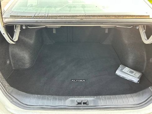 Used 2024 Nissan Altima 2.5 SR FWD image 10