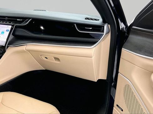 Used 2022 Jeep Grand Cherokee Limited 4xe image 22