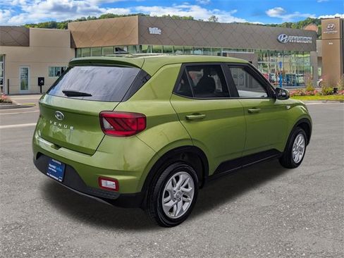 Certified 2022 Hyundai Venue SE image 3