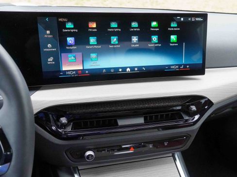 Certified 2025 BMW 330i xDrive Sedan image 23