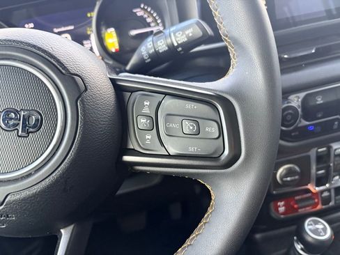 Used 2024 Jeep Wrangler Unlimited image 19