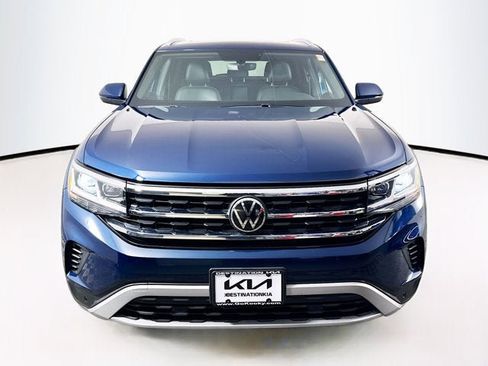 Used 2020 Volkswagen Atlas Cross Sport SE w/ Panoramic Sunroof Package image 2