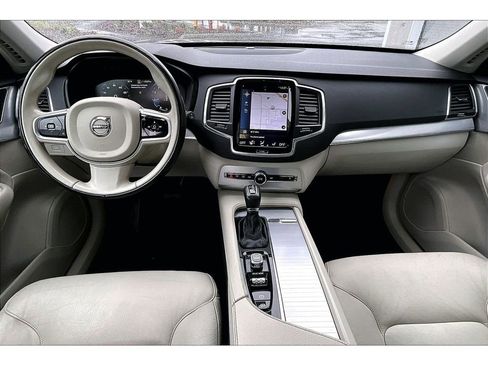 Used 2016 Volvo XC90 T5 Momentum image 15