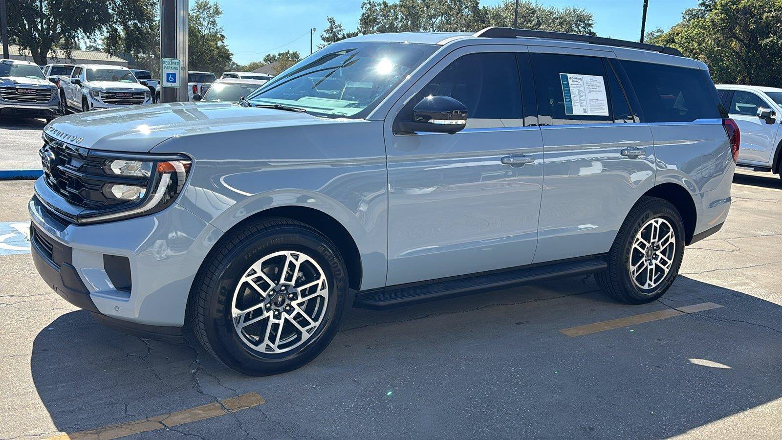 Used 2026 Ford Expedition Active RWD image 3