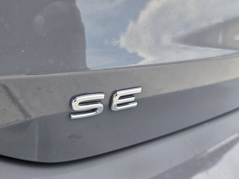 Used 2023 Volkswagen Taos SE w/ Black Wheel Package FWD image 14