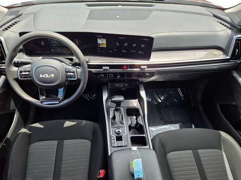 Certified 2025 Kia Sorento LX FWD image 21