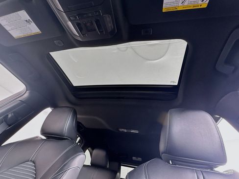 Certified 2025 Toyota Highlander XSE image 15