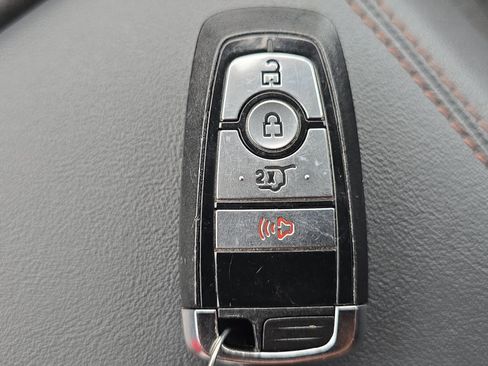 Used 2025 Ford Explorer Active image 31