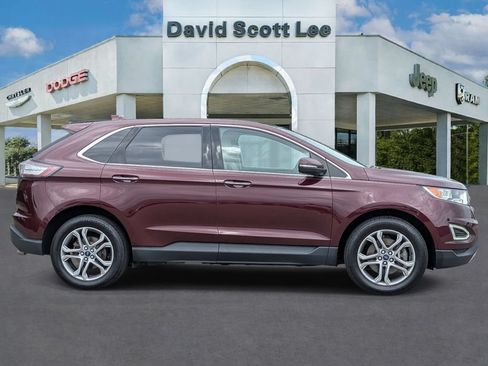 Used 2017 Ford Edge Titanium w/ Technology Package AWD/4WD image 4
