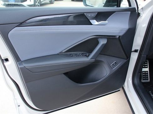 New 2026 Volkswagen Tiguan SE R-Line image 12