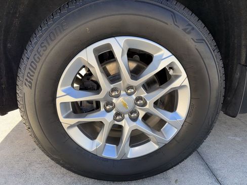 Used 2020 Chevrolet Traverse LT image 38