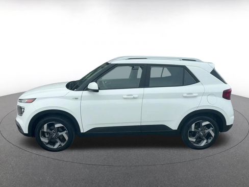 Used 2026 Hyundai Venue SEL FWD image 9