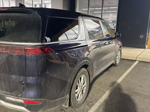 Used 2023 Kia Carnival LX w/ Paint Protection Package image 3