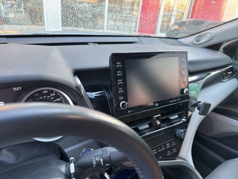 Used 2022 Toyota Camry XLE image 8