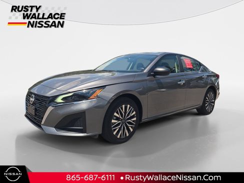 Certified 2025 Nissan Altima 2.5 SV AWD/4WD image 1