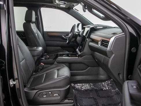 Used 2025 GMC Yukon XL Denali w/ Sun & Power Step Package AWD/4WD image 11