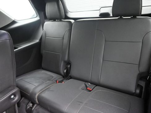 Used 2021 Chevrolet Traverse RS FWD image 15
