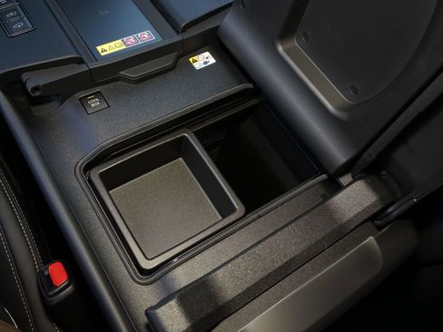 Used 2025 Lexus LX 600 4WD w/ Accessory Package (2T) image 21