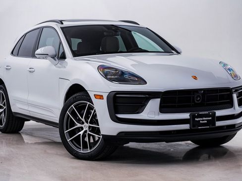 Certified 2025 Porsche Macan image 8