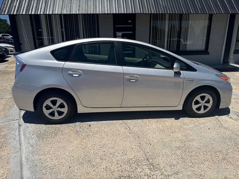 Used 2014 Toyota Prius Two FWD image 8
