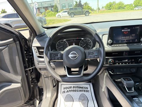 Used 2024 Nissan Rogue SV AWD/4WD image 17