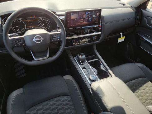 New 2026 Nissan Pathfinder SV image 2