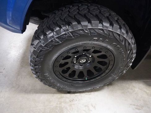 Used 2016 Toyota Tacoma TRD Sport image 16