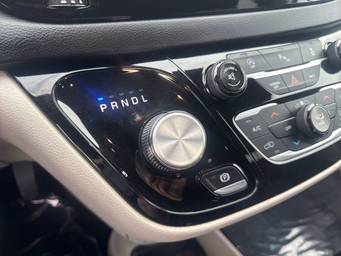 Used 2017 Chrysler Pacifica Touring-L image 28