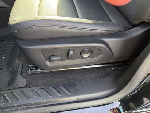 Used 2024 Chevrolet Colorado LT w/ LT Convenience Package III image 19