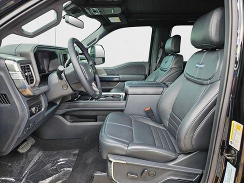 New 2025 Ford F450 Platinum w/ FX4 Off-Road Package image 4