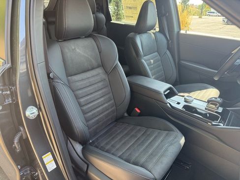 New 2025 Mitsubishi Outlander SE image 12