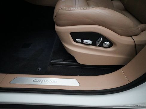 Certified 2019 Porsche Cayenne E-Hybrid image 16