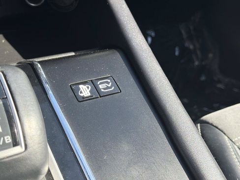 Used 2024 Mitsubishi Outlander 4WD Plug-In Hybrid image 27