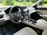 Used 2019 Honda Accord Touring image 2