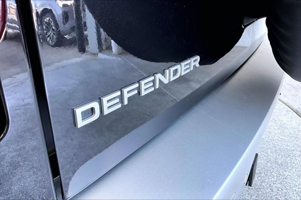 Used 2025 Land Rover Defender 110 S AWD/4WD image 42